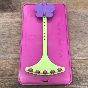 Friendship bracelet maker